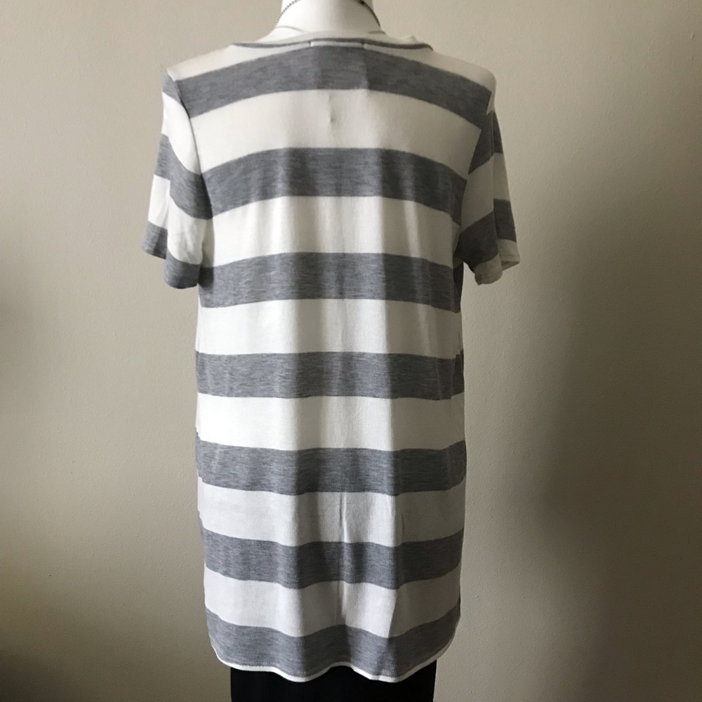 🌸Striped Tee🌸 - Picture 3 of 3